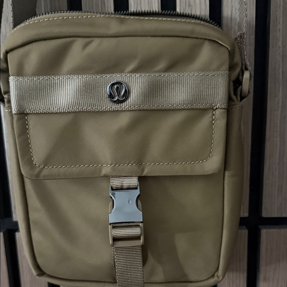 lululemon Wunderlust Crossbody Bag - Picture 2 of 8